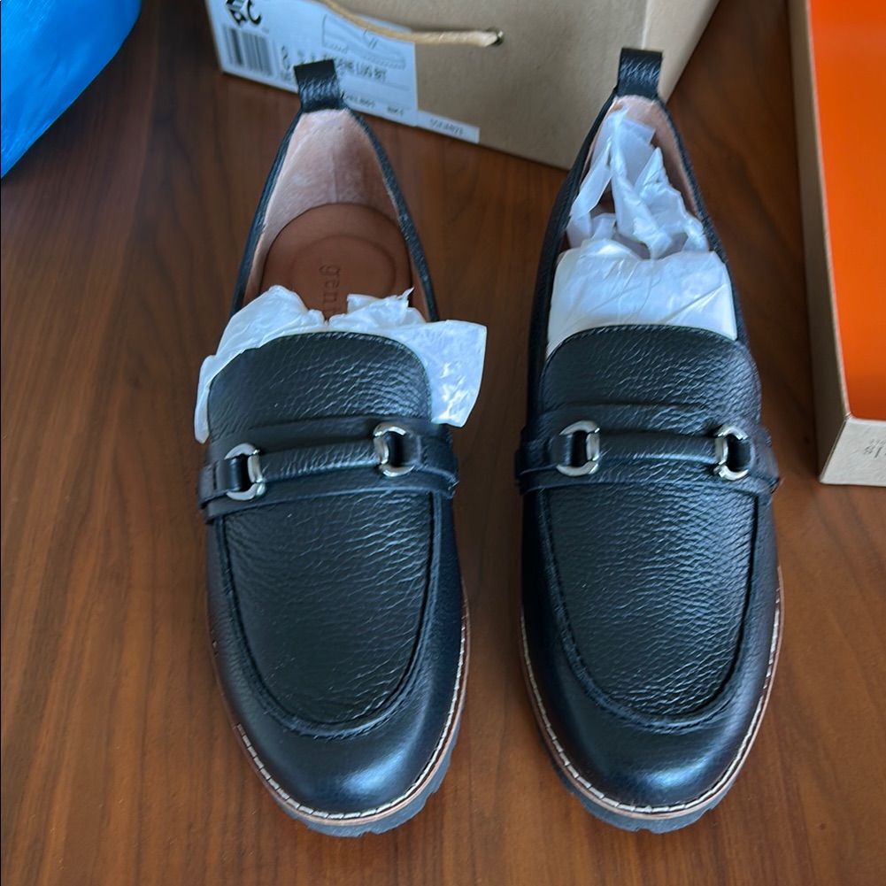 Gentle Souls By Kenneth Cole Black Leather Slip-On Loafers